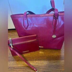 Brahmin bag with matching atttatcable cluth